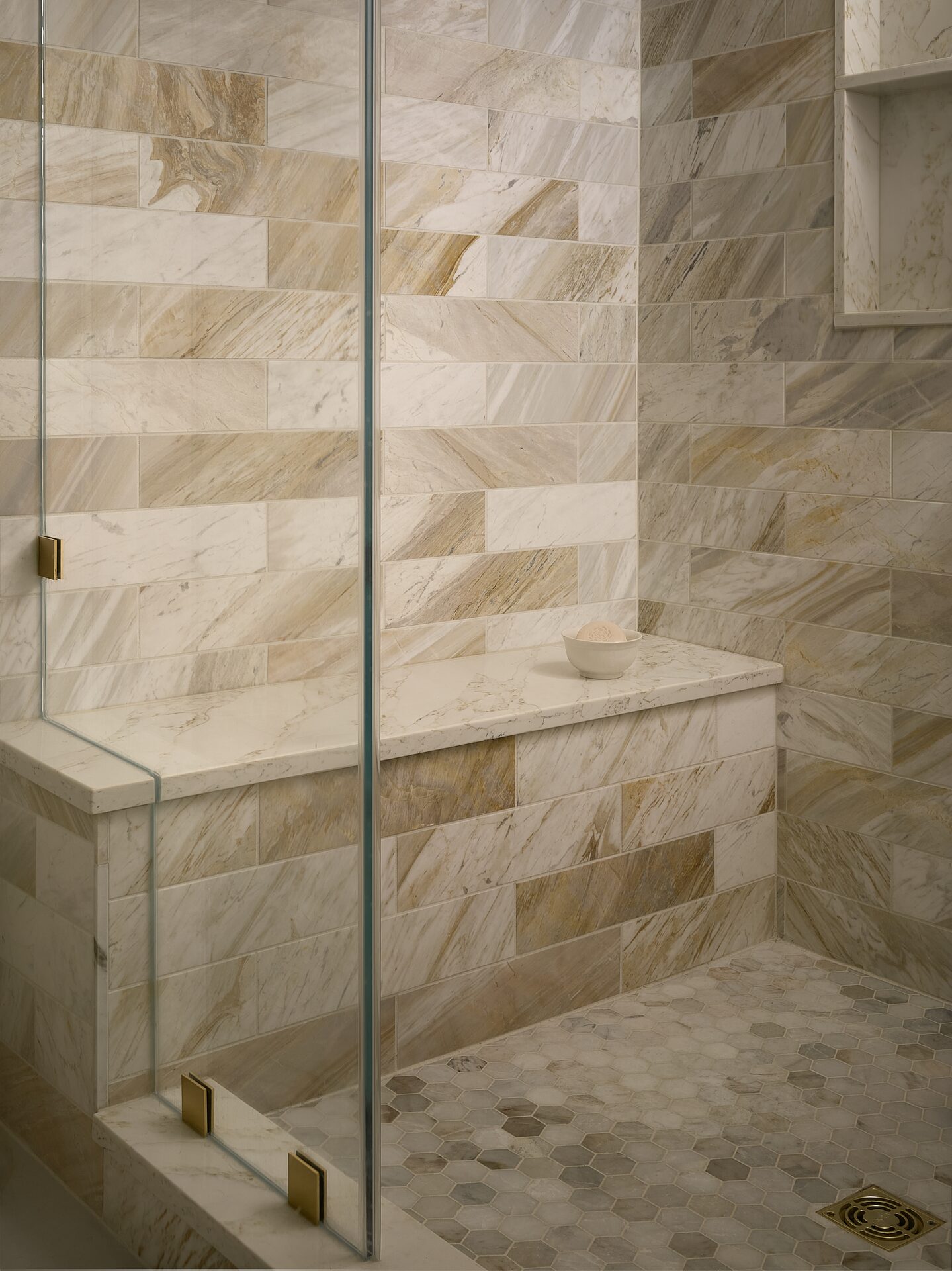 Overview Terrace shower bench with stone seat and mosaic floor